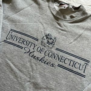 🏀Vintage UConn Huskies Crewneck🏀
